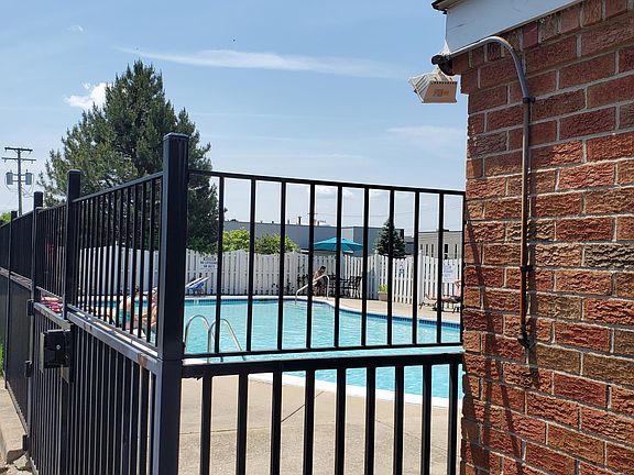 2nd image of 2420 Parmenter Blvd Unit 1-202