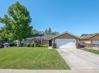 786 W Rita St, Farmersville, CA 93223
