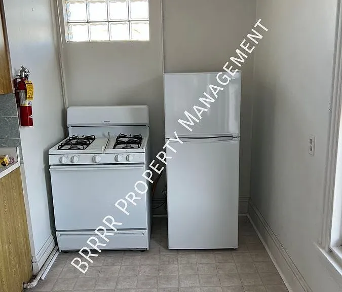754 N 11th St #3R — Photo 8
