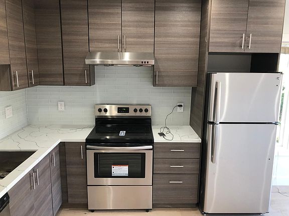 4th image of 903 Baker St