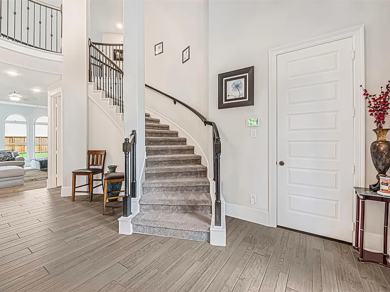 2714 Ahnya Ln — Photo 4