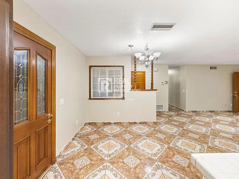 16653 Mallory Dr — Photo 10