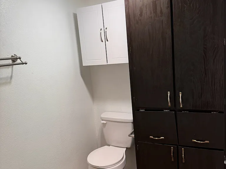 UNIT 521 FULL BATHROOM