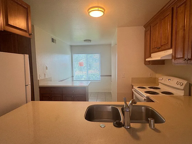 4722 Knickerbocker Ln — Photo 4