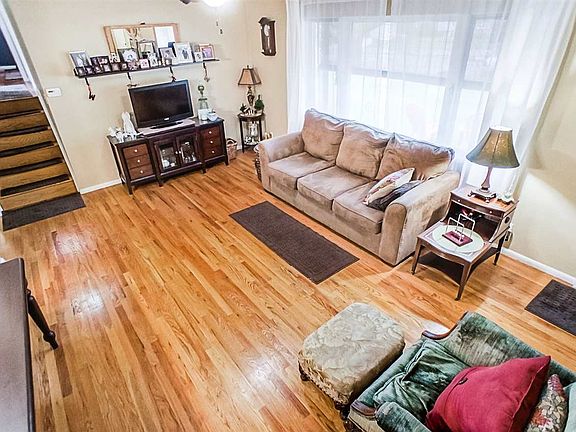 3rd image of 6122 Harrow Dr