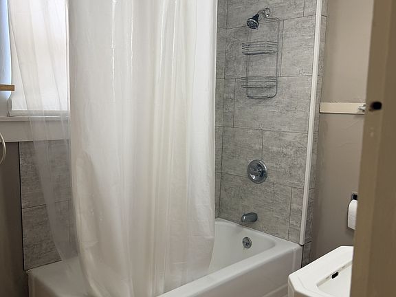 4th image of 1023 1/2 Constitution St