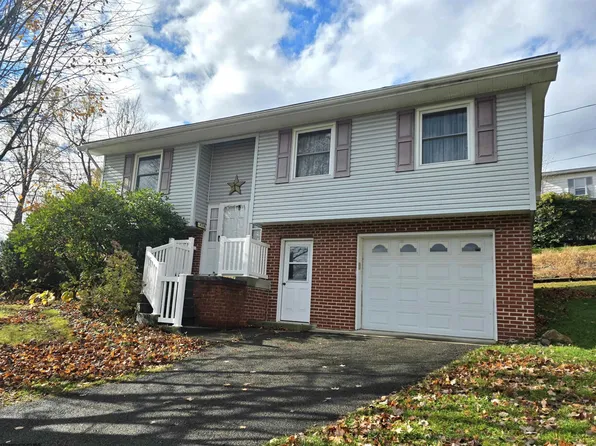 101 Dawn St, Kingwood, WV 26537
