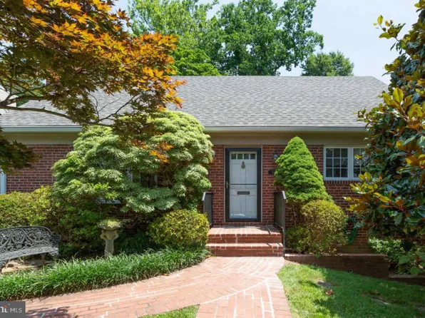 8803 Walnut Hill Rd, Chevy Chase, MD 20815