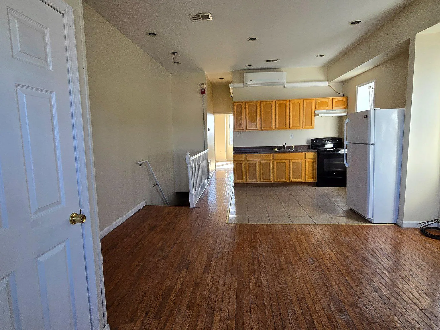 1 bed, 1.0 bath, 2616 sqft, $975 — Photo 2
