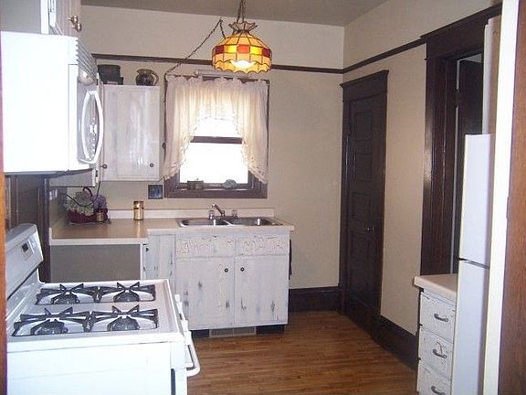 5th image of 113 W Holton St
