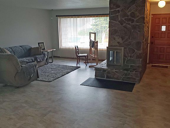 5th image of 3015 NE Yacht Ave