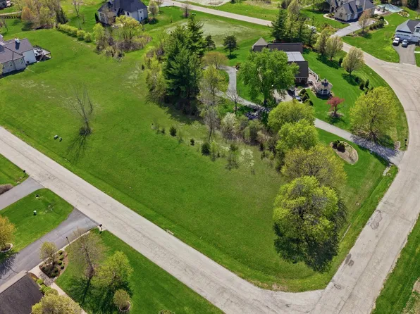 8875 Belfield Rd, Crystal Lake, IL 60014