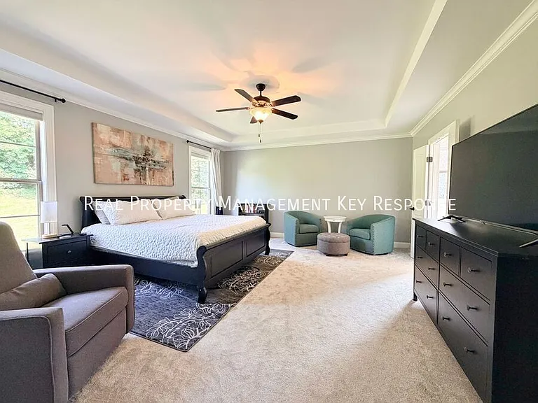 140 Houghland St — Photo 6