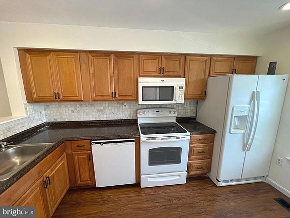 Now has all new stainless steel appliances!