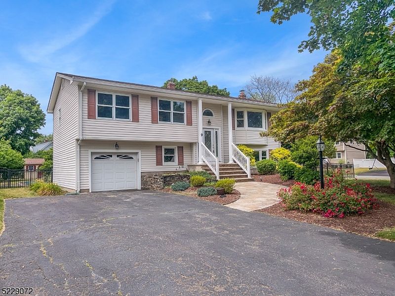9 Reynolds Rd, Pequannock, NJ 07440 Zillow
