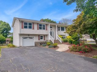 9 Reynolds Rd, Pequannock, NJ 07440