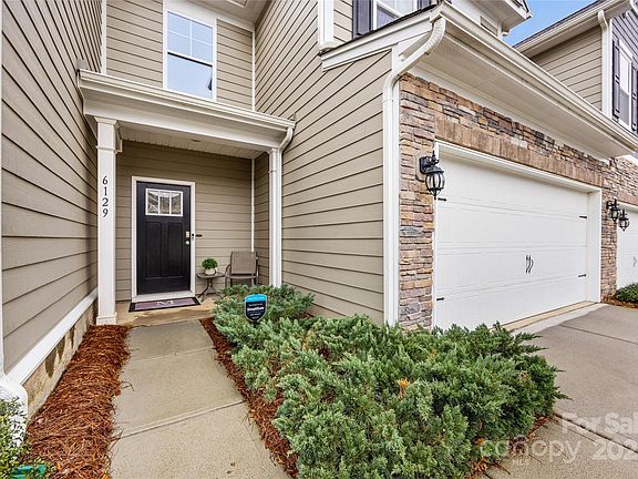 3rd image of 6129 Artigas Dr