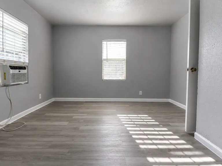 122 W Avenue A #1 — Photo 5