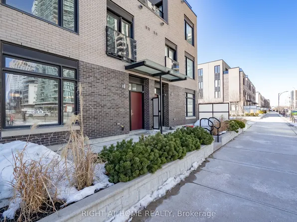 4030 Parkside Village Dr #5, Mississauga, ON L5B 0K2