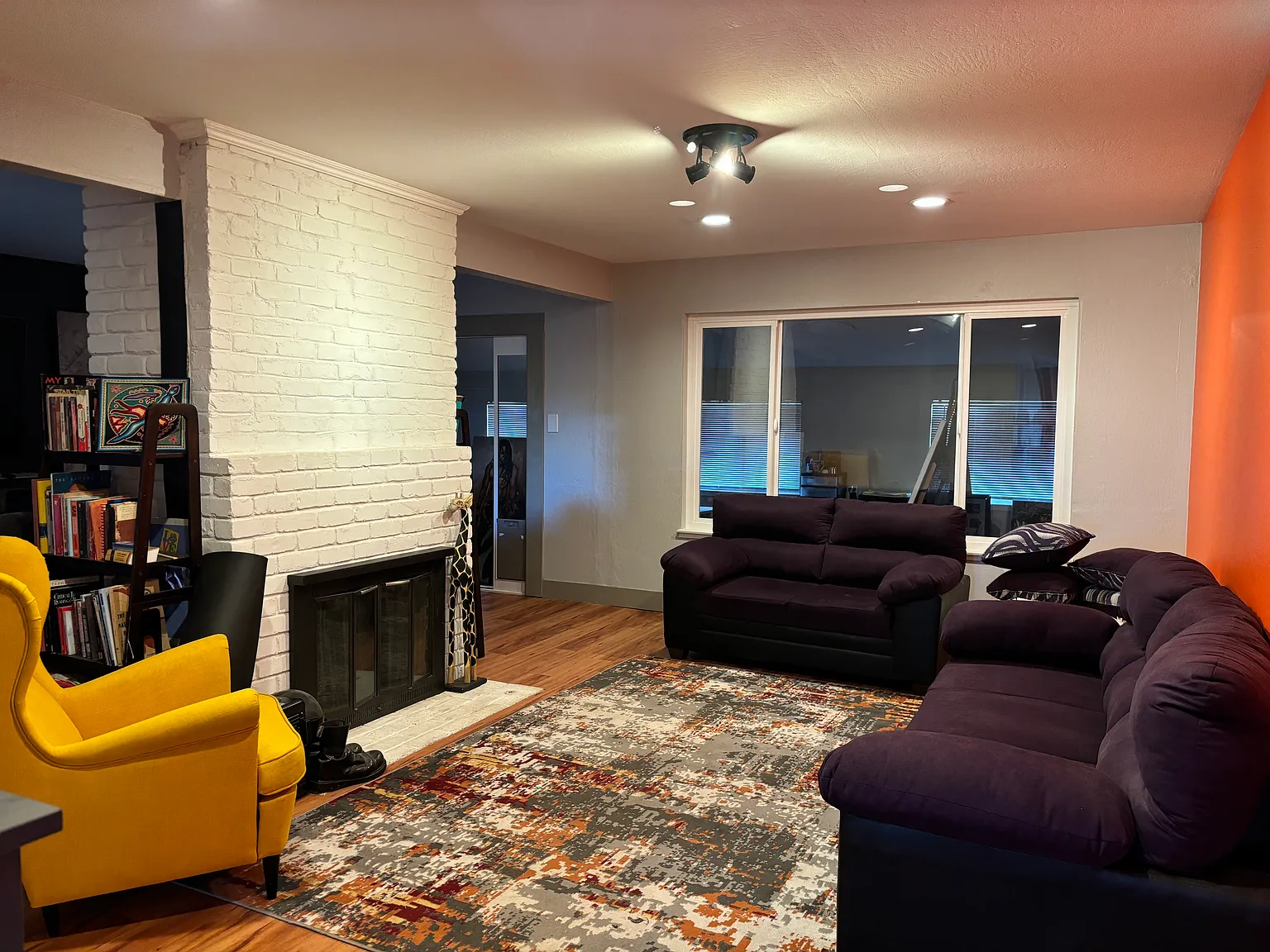 2518 Cordova Ln — Photo 3