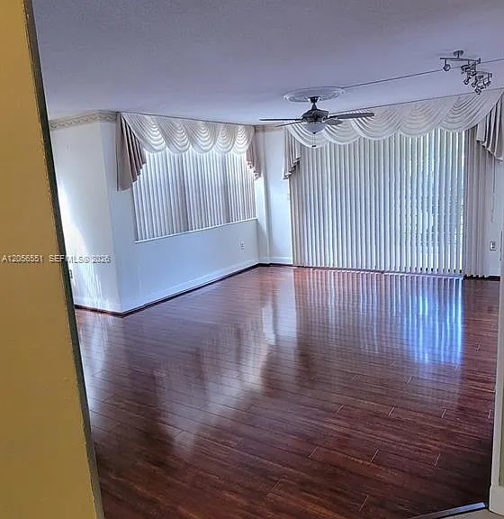 1300 Saint Charles Pl #L19 — Photo 32
