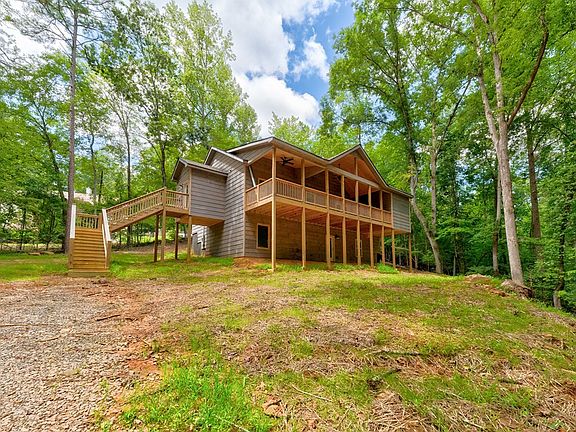 2nd image of 2124 Villa Dr