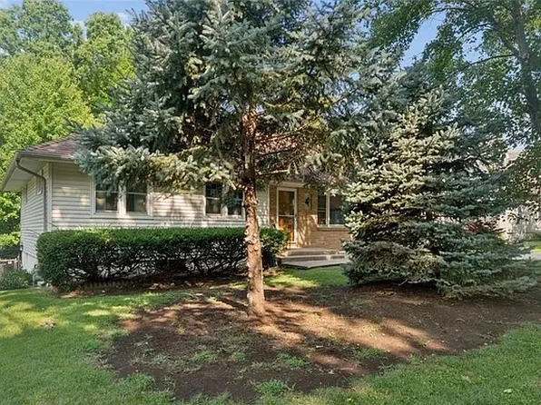 9346 Mackey St, Overland Park, KS 66212