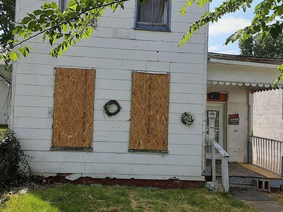 1st image of 221 Commerce St