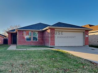 5415 Sabine Ln, Grand Prairie, TX 75052