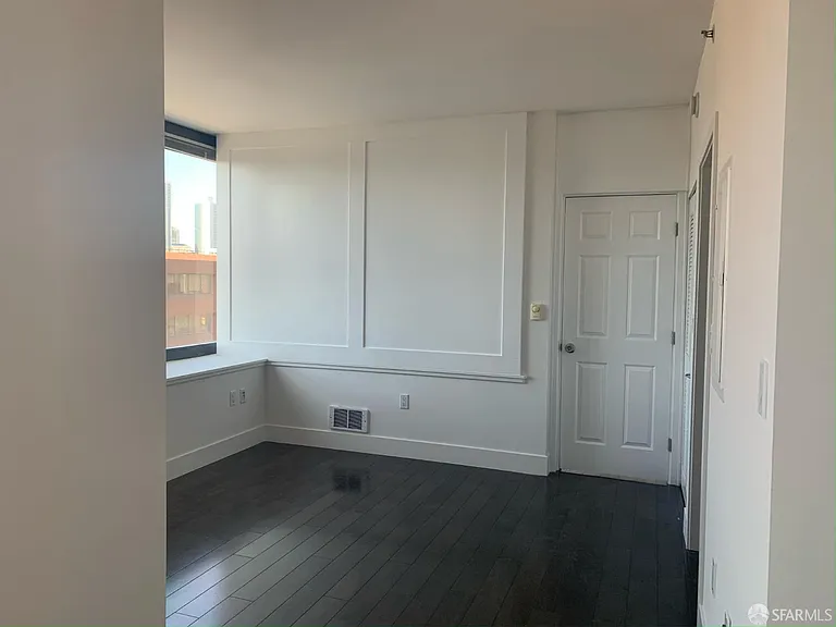260 King St #717 — Photo 7