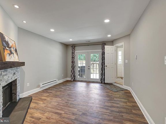 3rd image of 7 Alpen Green Ct