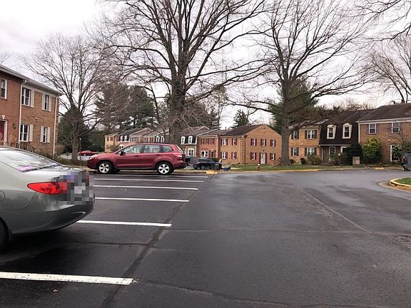 5th image of 9810 Lakepointe Dr