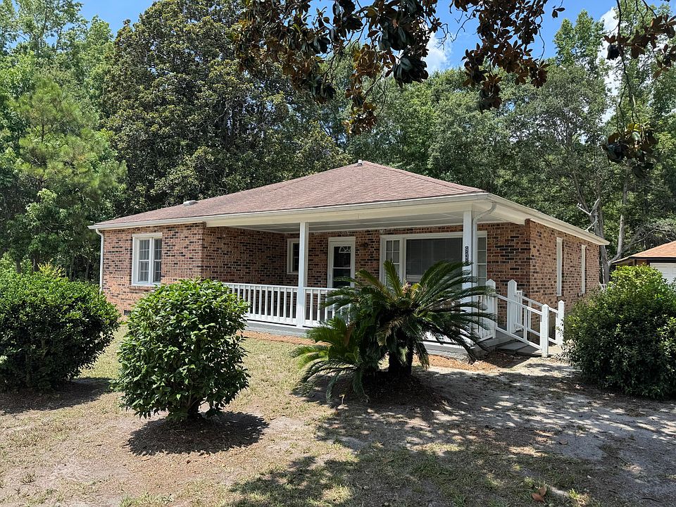 1st image of 933 S Live Oak Dr