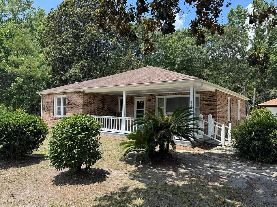 933 S Live Oak Dr