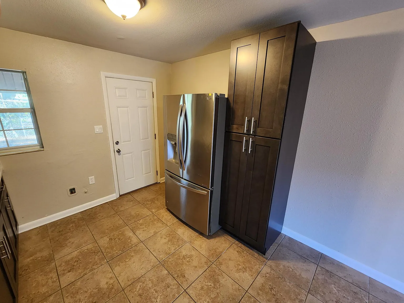 1025 McNamee St — Photo 2