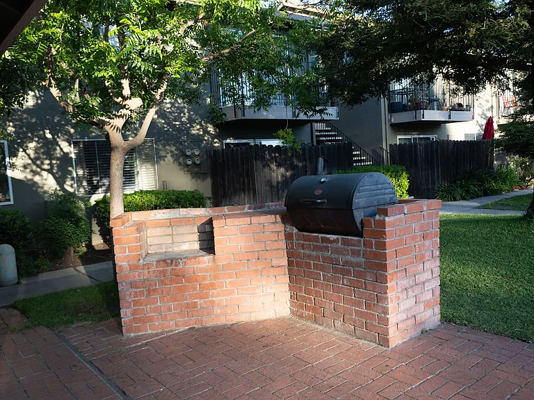 Walnut Manor — Photo 18