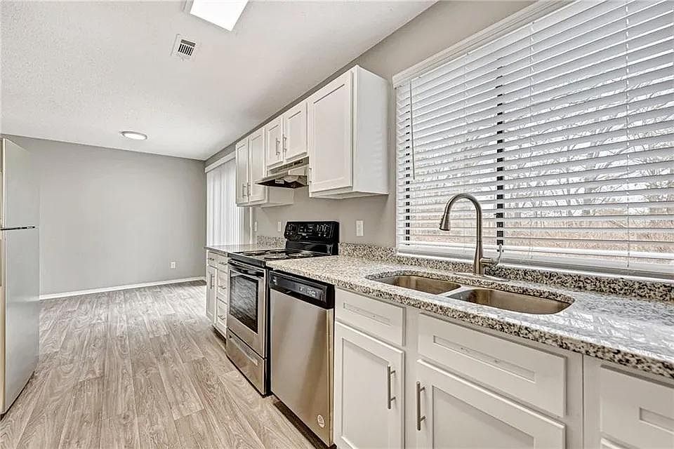 1st image of 3150 N Kensington Ct #1