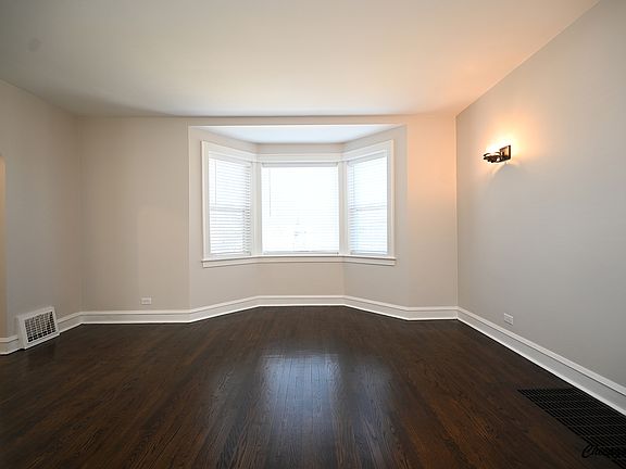 3rd image of 6947 W Oakdale Ave