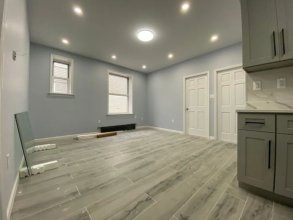 1st image of 134 Bay 38th St APT 2R