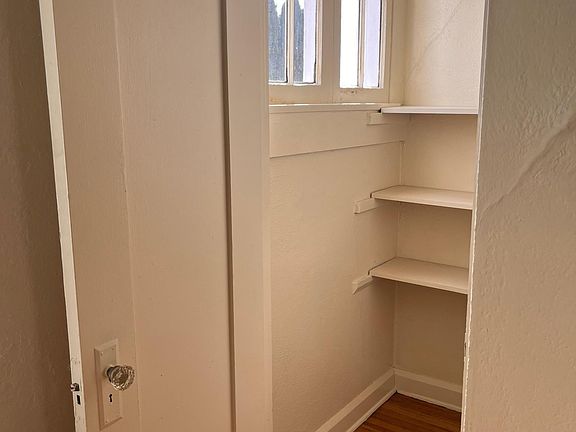 4th image of 3955 1/2 3rd Ave #3955-1/2