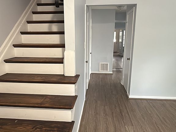 3rd image of 2220 Sedgewick Dr