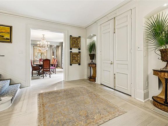 3rd image of 611 Hector Ave