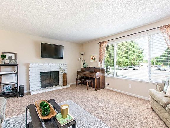 5th image of 306 N Idaho Pl