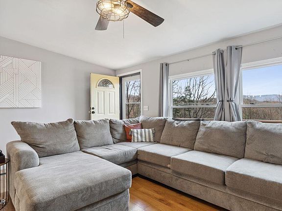 4th image of 1009 Sumac Ct
