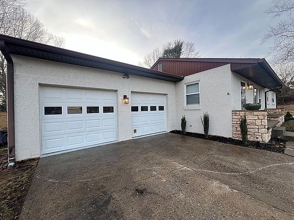 2nd image of 107 Lewis Ln