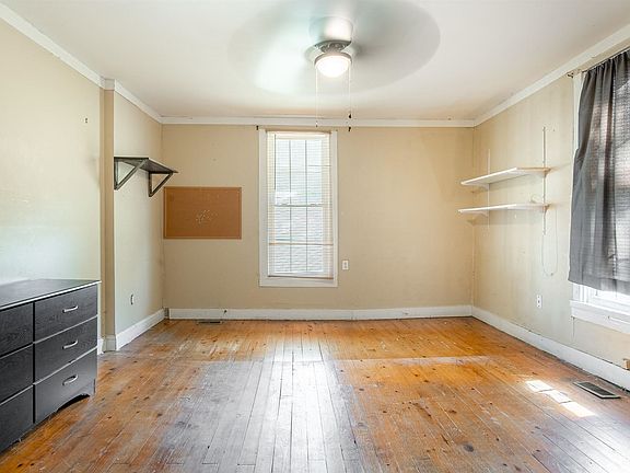 5th image of 11287 S Oak St