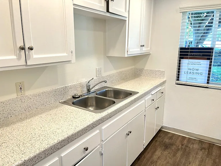 210 Quintard St — Photo 6