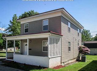 208 1/2 Broadway St, Ravenswood, WV 26164