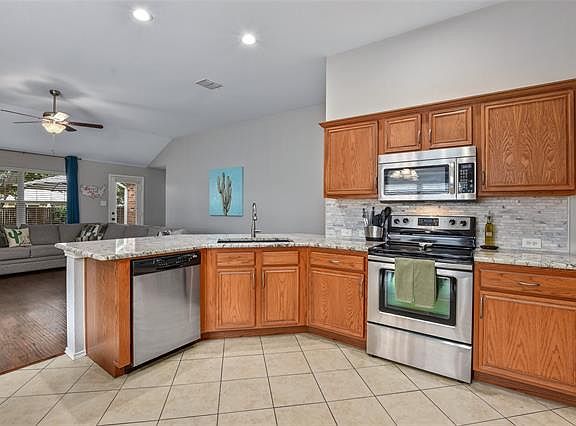 4th image of 11825 Gold Creek Dr E