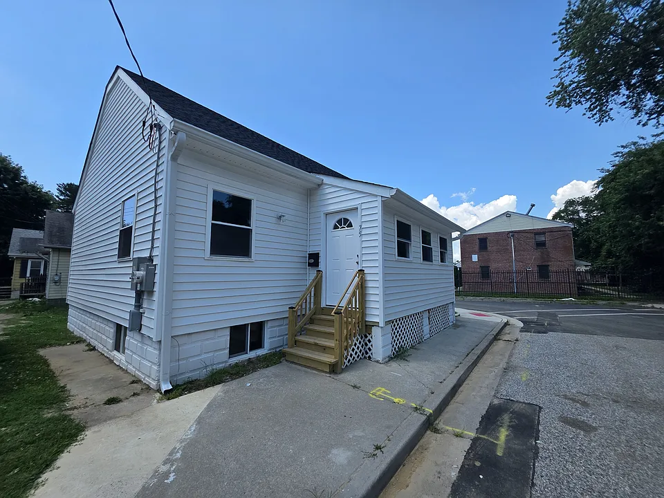 75 Hedge St